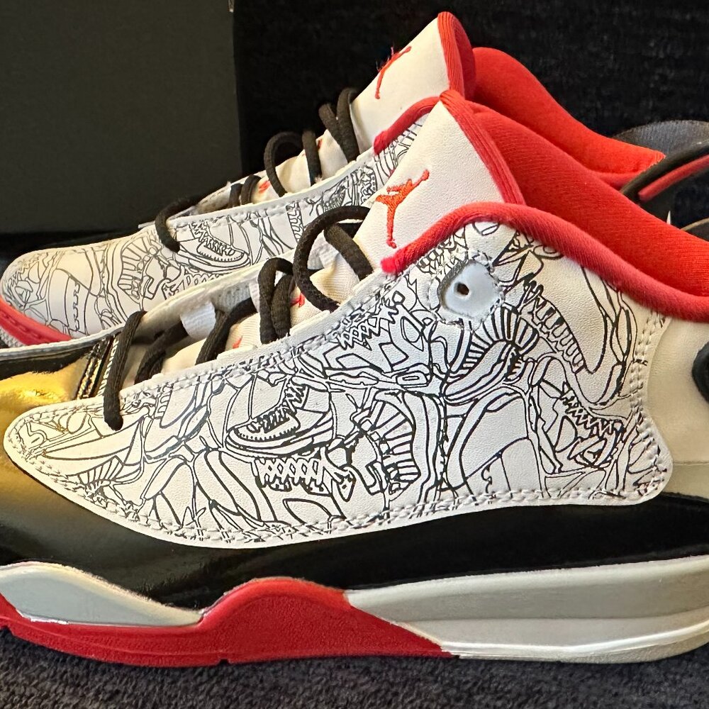 Boys NIKE JORDAN NIB / NWT / NEW size 3 *Includes Jordan sticker*
